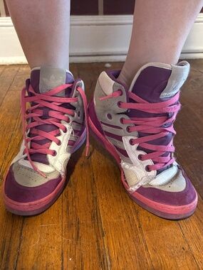 WW Well Worn Stinky Smelly Ladies High-Top Basketball Sneakers